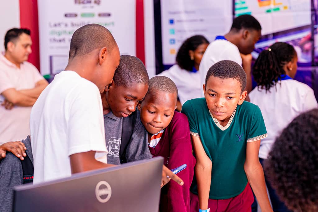 School students trying Faunda together on a laptop
